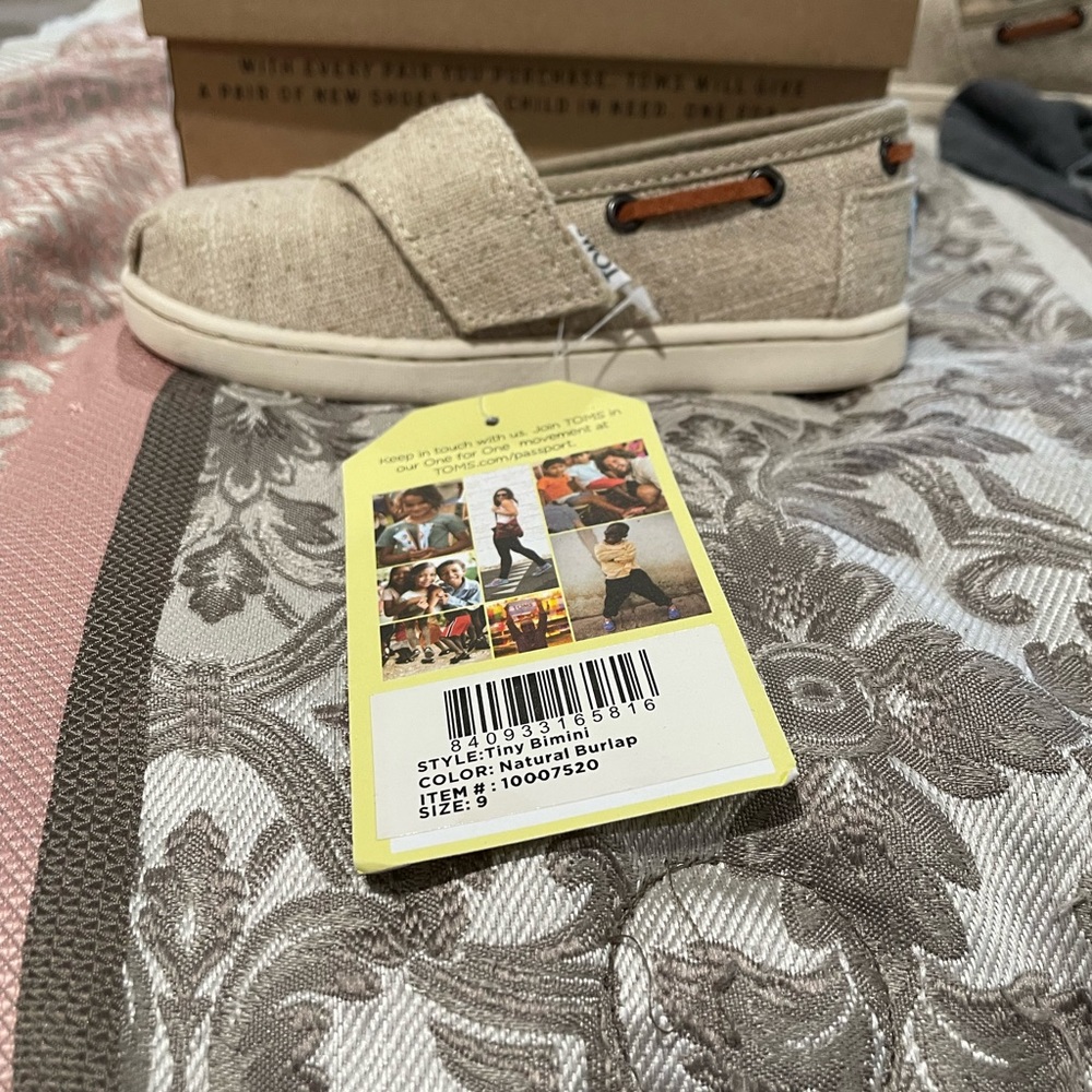 Toms tiny size 9 Bimini Natural Burlap shoes